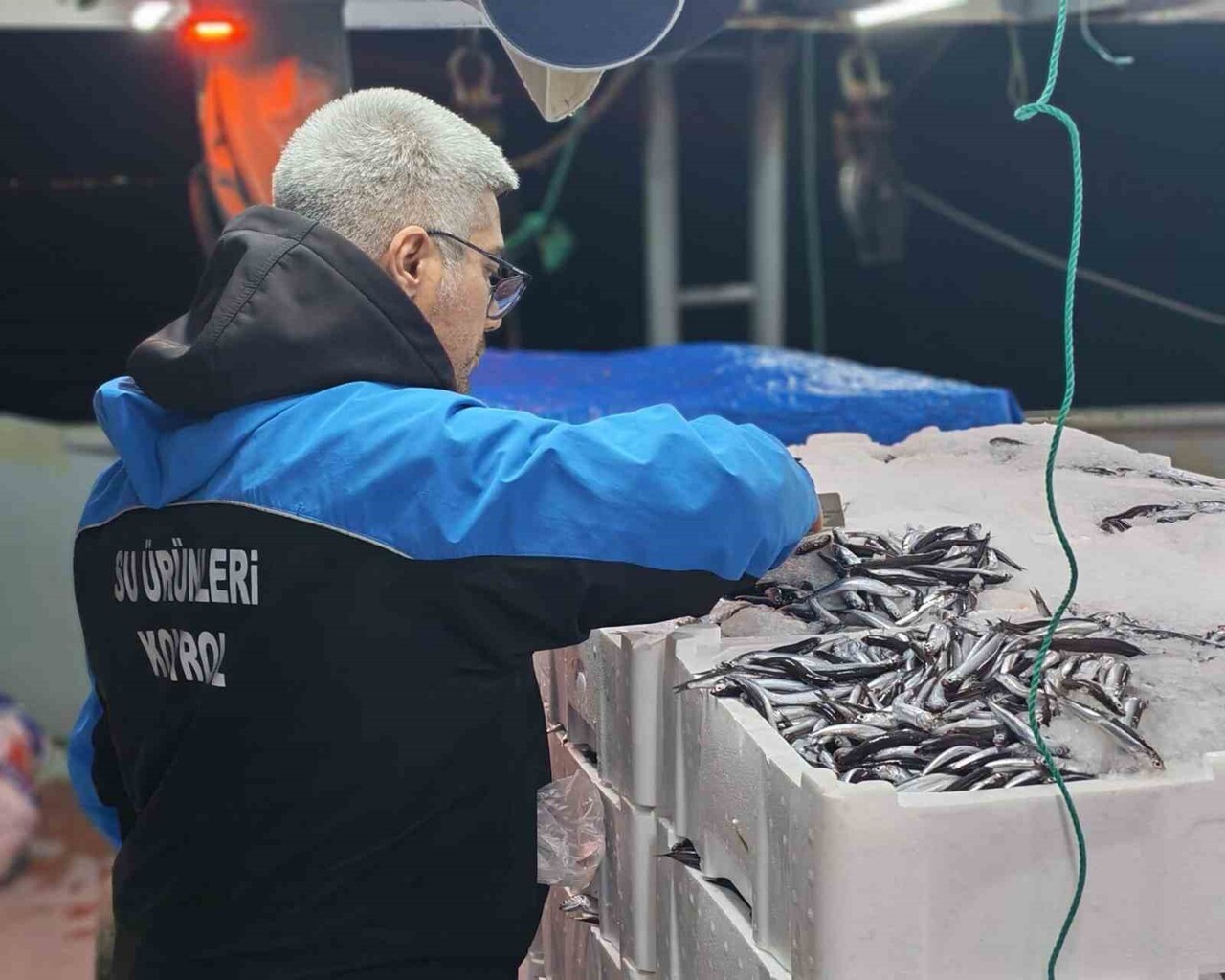 ÇANAKKALE’NİN GELİBOLU İLÇESİNDE SÜRDÜRÜLEBİLİR SU ÜRÜNLERİ AVCILIĞI İÇİN DENETİMLERİNDE 45 KİLO...