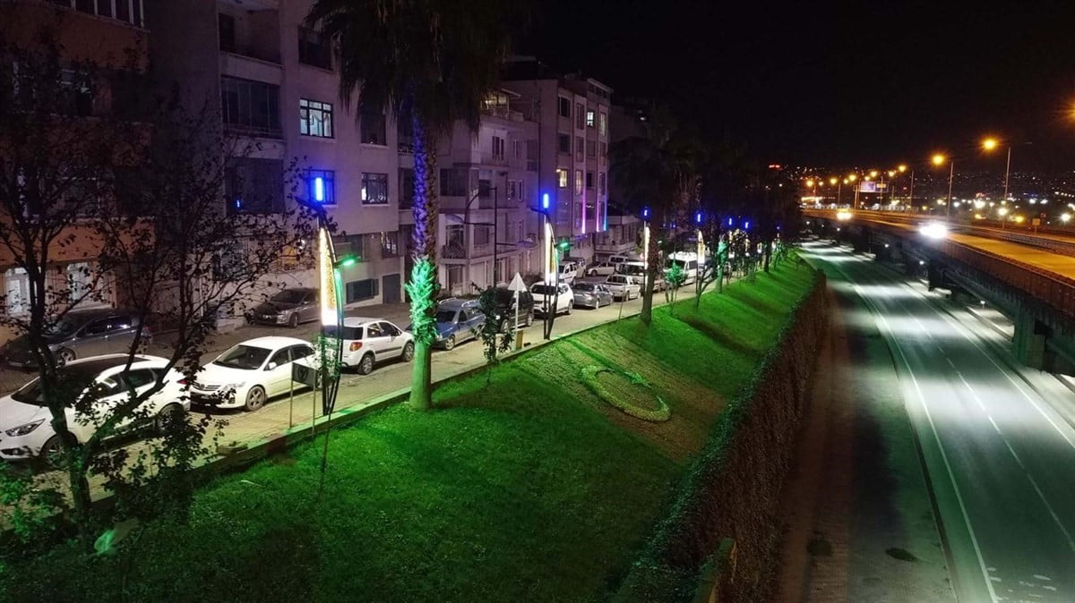 CANİK BELEDİYESİ SOKAKLARDA AYDINLATMA ÇALIŞMALARINA DEVAM EDİYOR