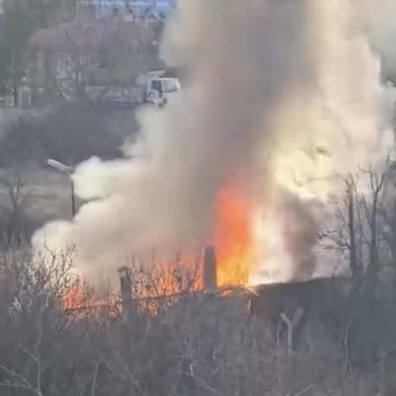 ÇANKIRI'NIN ILGAZ İLÇESİNDE ALEVLERE TESLİM OLAN BAHÇE KULÜBESİ KÜLE DÖNDÜ.