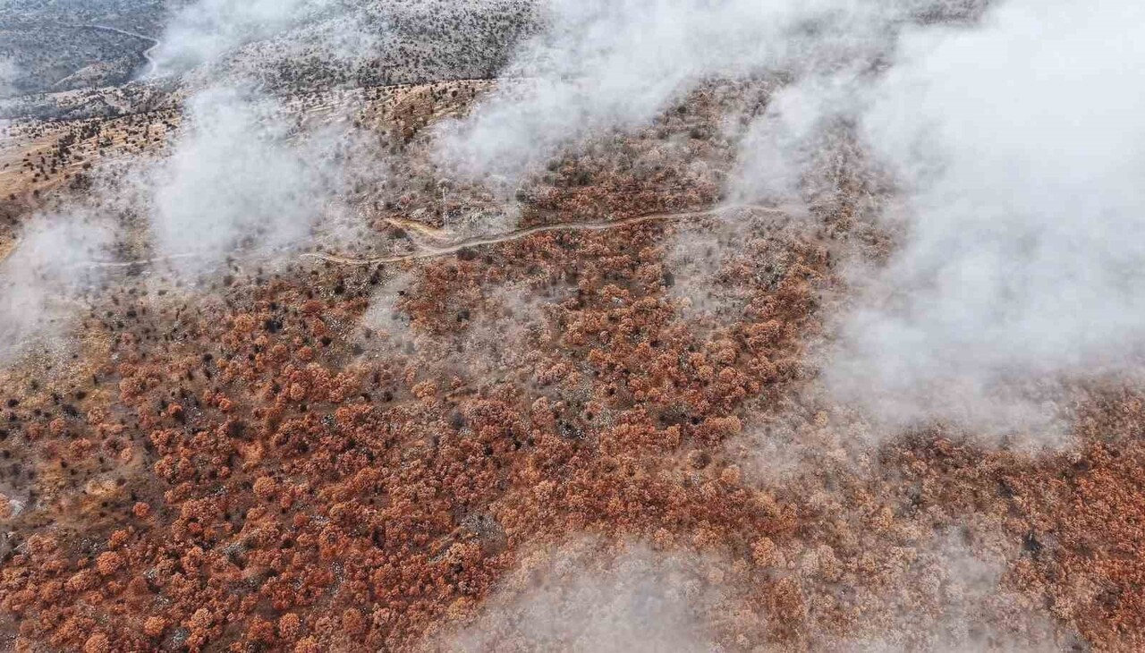 ÇANKIRI'NIN KORGUN İLÇESİNDE OLUŞAN SİS BULUTLARI, SONBAHAR RENKLERİ İLE BÜTÜNLEŞEREK...