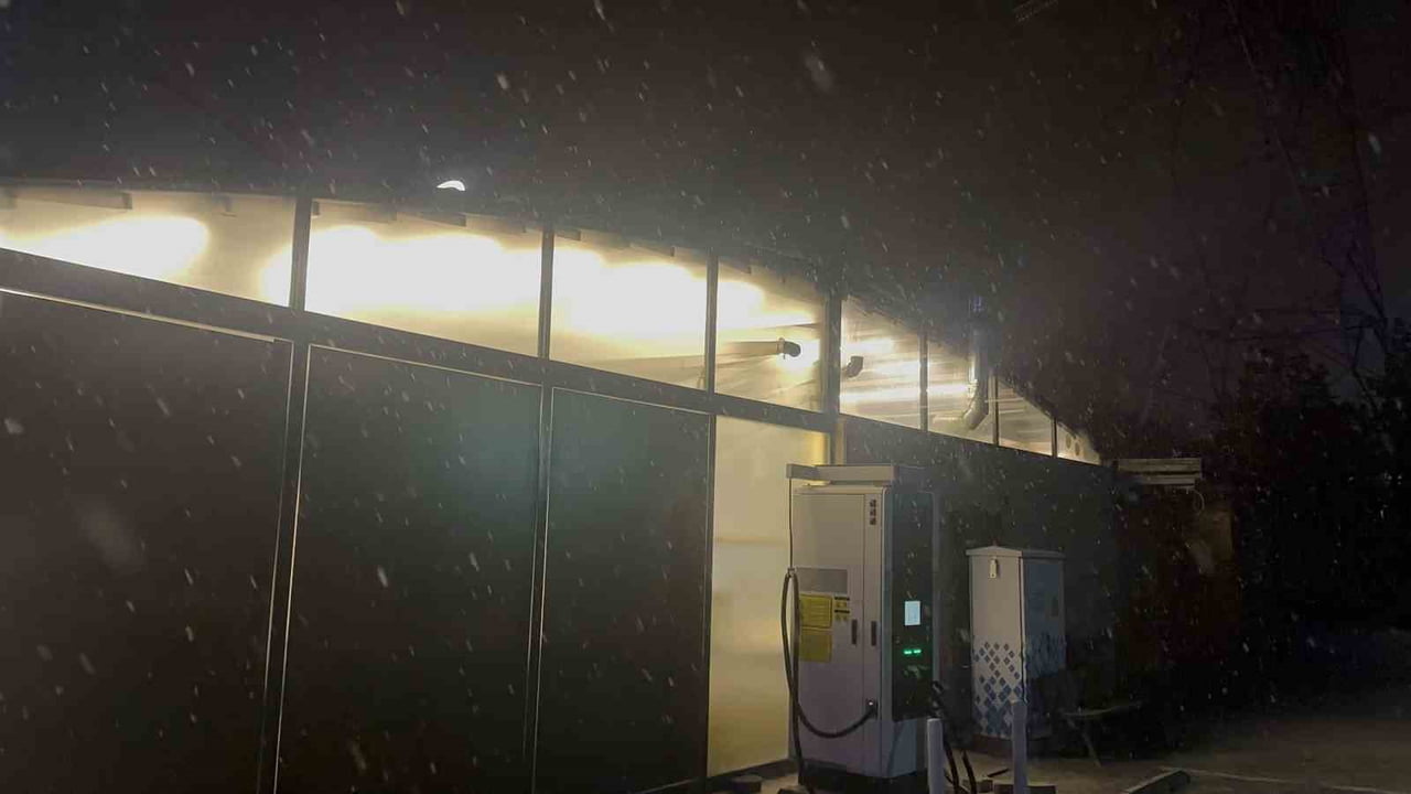 ÇANKIRI’DA YÜKSEK KESİMLERDE ETKİLİ OLAN KAR YAĞIŞI, İL MERKEZİNDE DE ETKİSİNİ GÖSTERMEYE...