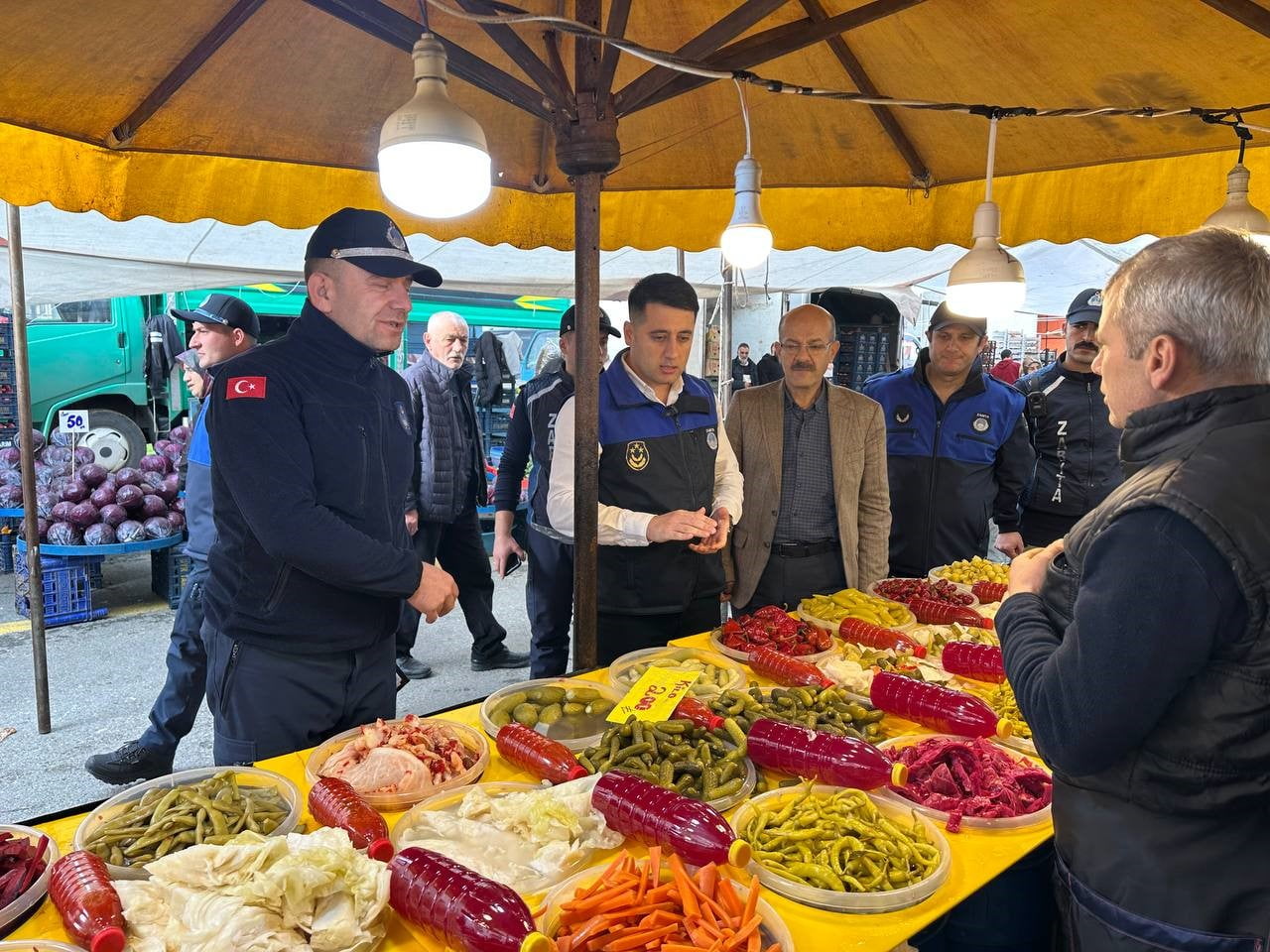 ÇAYIROVA'DA YENİMAHALLE'DE KURULAN SEMT PAZARINDA TÜKETİCİ HAKLARININ KORUNMASI VE PAZAR DÜZENİNİN...