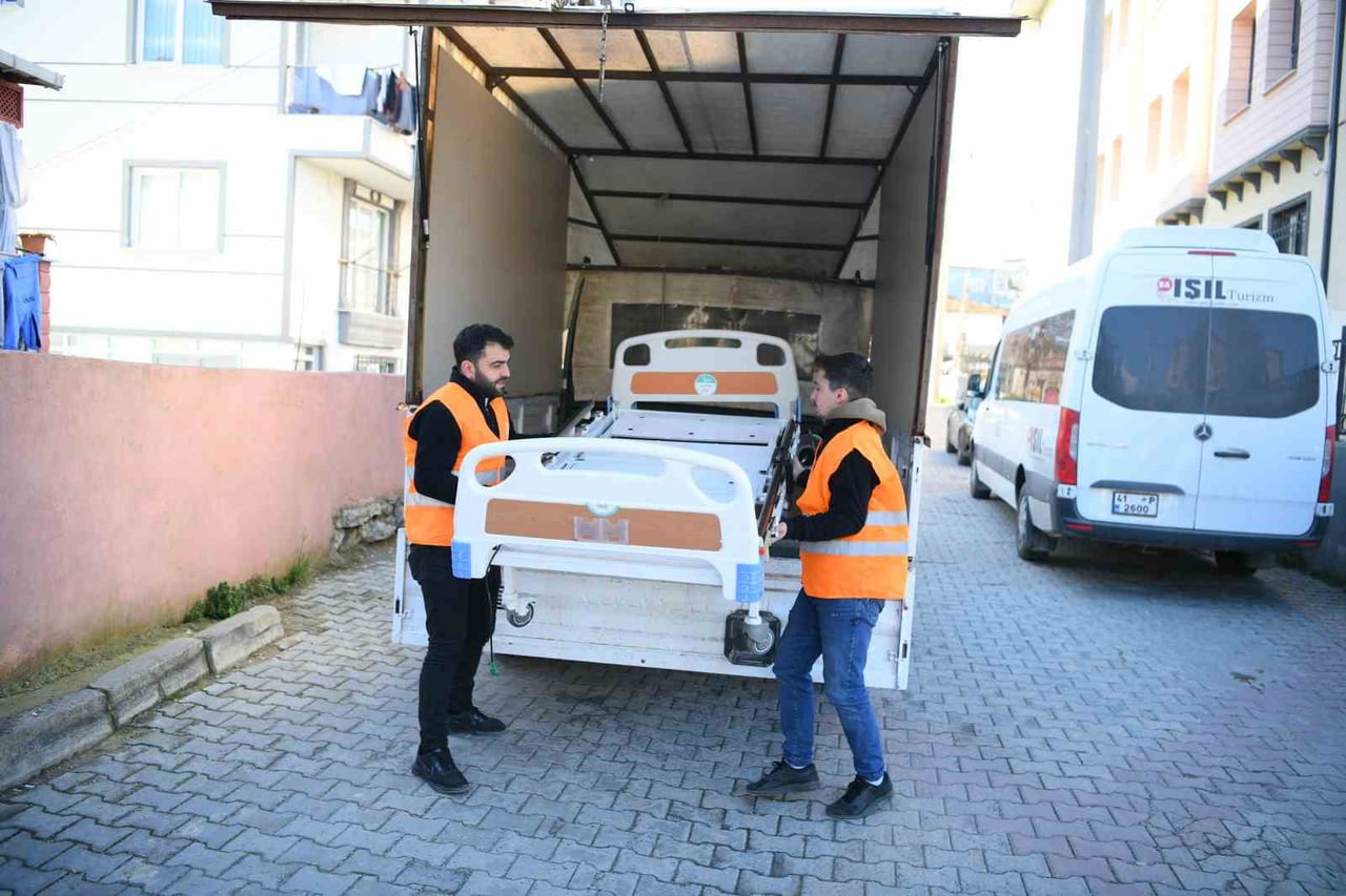 ÇAYIROVA BELEDİYESİ, SOSYAL DESTEK ÇALIŞMALARI KAPSAMINDA YIL BOYUNCA İHTİYAÇ SAHİPLERİNE 3 BİN...