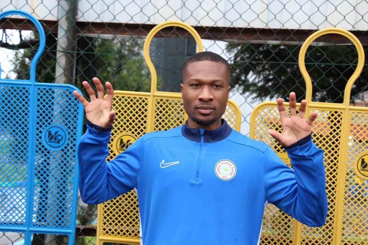 ÇAYKUR RİZESPOR'UN ANGOLALI FUTBOLCUSU LOİDE AUGUSTO, TEKNİK DİREKTÖR DEĞİŞİKLİĞİNDEN SONRA TAKIM...