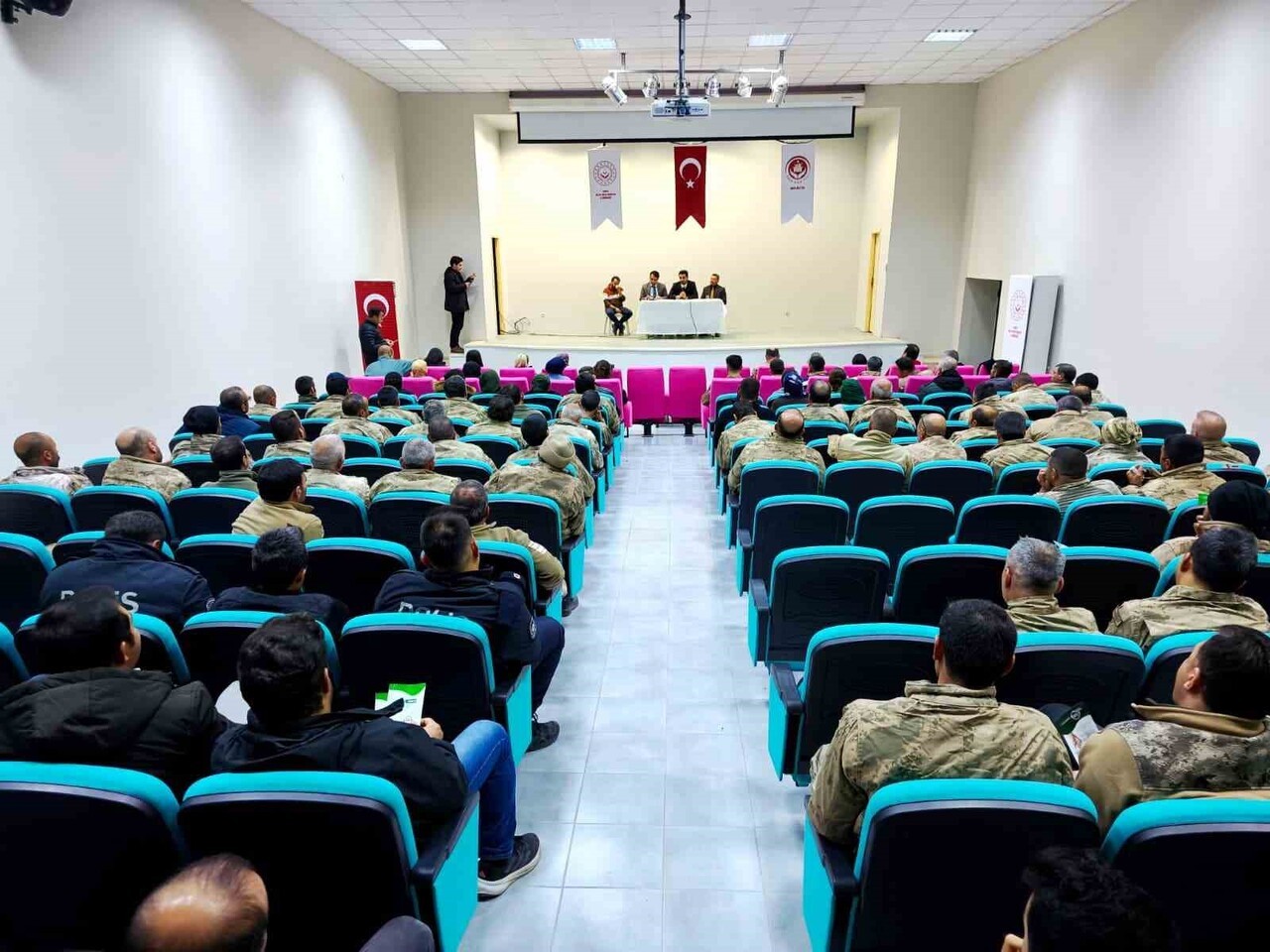 ÇEMİŞGEZEK’TE "MAHALLEMİZ EVİMİZ, AİLEMİZ GÜCÜMÜZ" PROJESİ KAPSAMINDA DÜZENLENEN PROGRAMDA, AİLE...