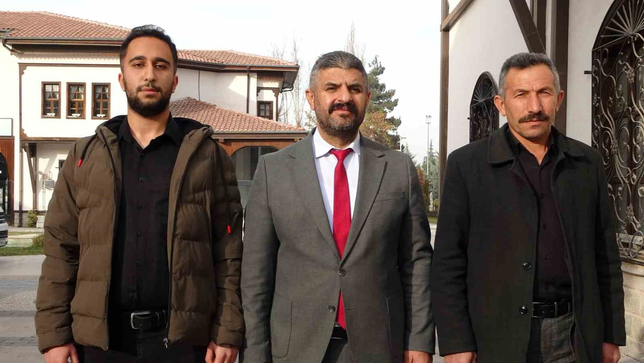 CHP'DEN İSTİFA EDEN MALATYA BÜYÜKŞEHİR BELEDİYE MECLİS ÜYESİ ERGÜL GÜNAYDIN (ORTADA), CHP’Lİ...