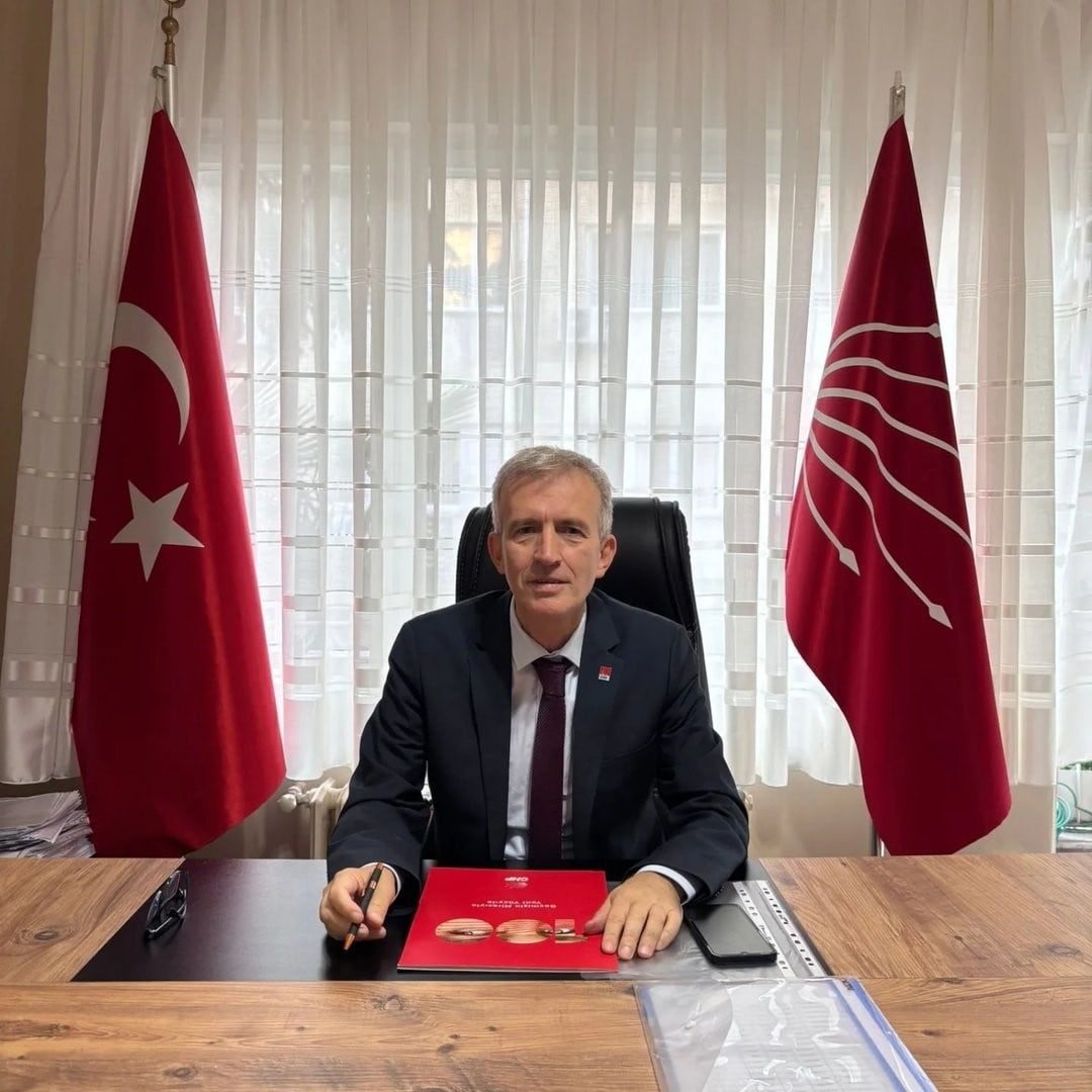 CHP'NİN BALIKESİR ALTIEYLÜL İLÇE BAŞKANI HAKAN KESKİN, RÜŞVET İDDİALARI SONUCU CHP İL MERKEZİ...