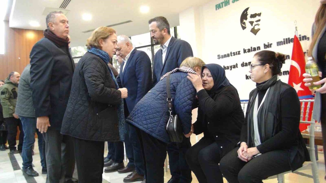 CHP GENEL BAŞKANI ÖZGÜR ÖZEL, 14 ARALIK'TA HAYATINI KAYBEDEN ŞEHZADELER BELEDİYE BAŞKANI GÜLŞAH...