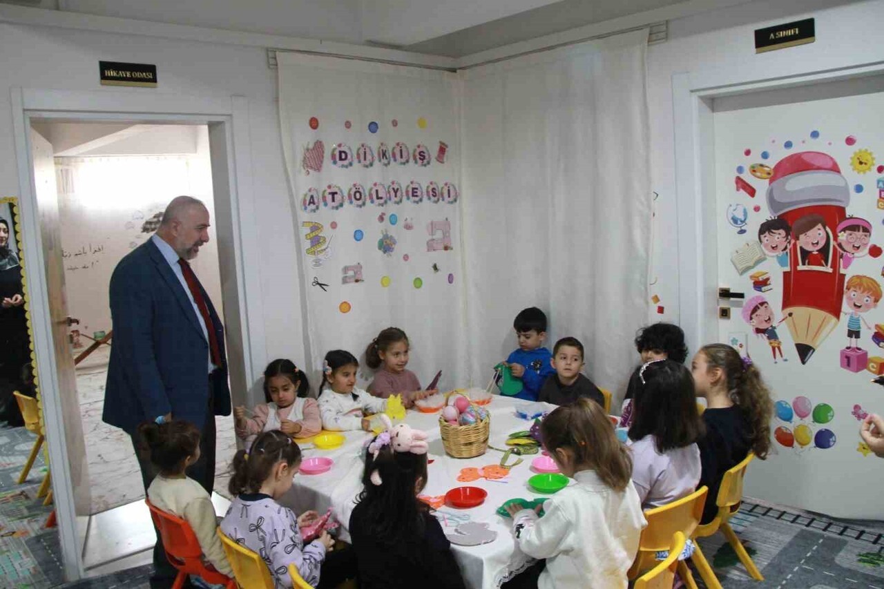 ÇİFT DALLI EĞİTİM VEREN 4-6 YAŞ KUR’AN KURSU ÖĞRENCİLERİ DİNİ EĞİTİM YANINDA FENNİ EĞİTİMLERLE HEM...