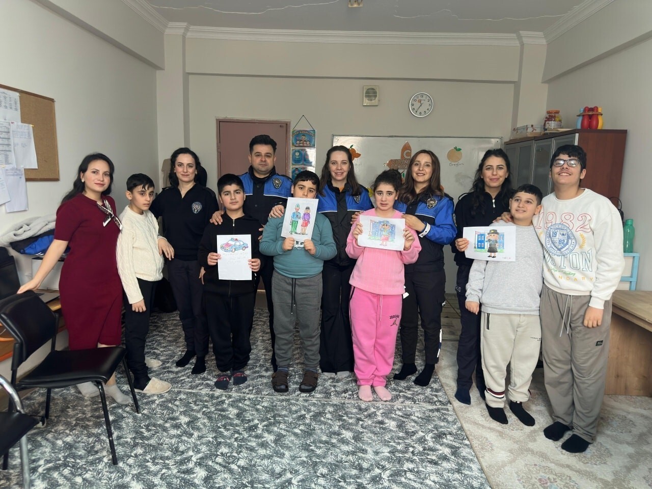 CİZRE İLÇE EMNİYET MÜDÜRLÜĞÜ TOPLUM DESTEKLİ POLİSLİK BÜRO AMİRLİĞİ EKİPLERİ TARAFINDAN AHMET-İ...