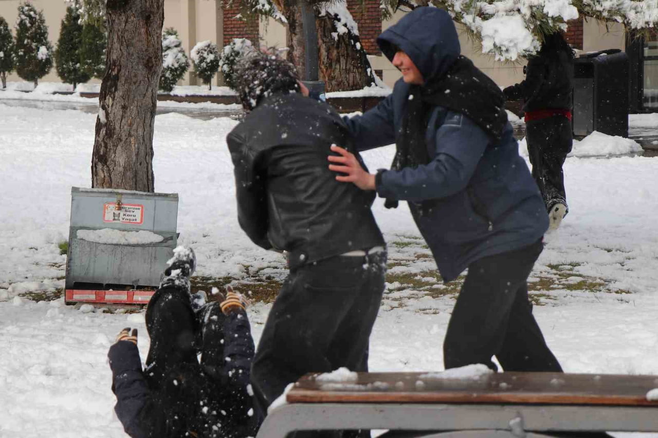 ÇOCUKLAR KARIN KEYFİNİ ÇIKARDI.