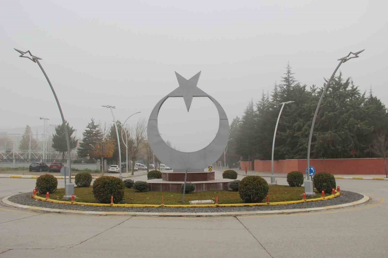 ÇORUM'DA HAVA SICAKLIKLARININ GECE SAATLERİNDE SIFIR DERECENİN ALTINA DÜŞMESİNİN ARDINDAN YOĞUN...