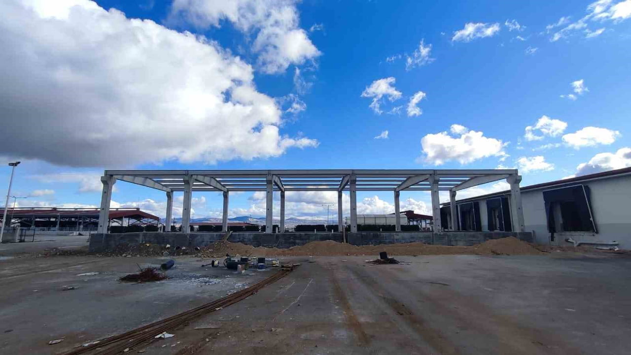 ÇORUM BELEDİYESİ TARAFINDAN HAYATA GEÇİRİLEN VE MEZBAHA ATIKLARINI KEDİ-KÖPEK MAMASINA...