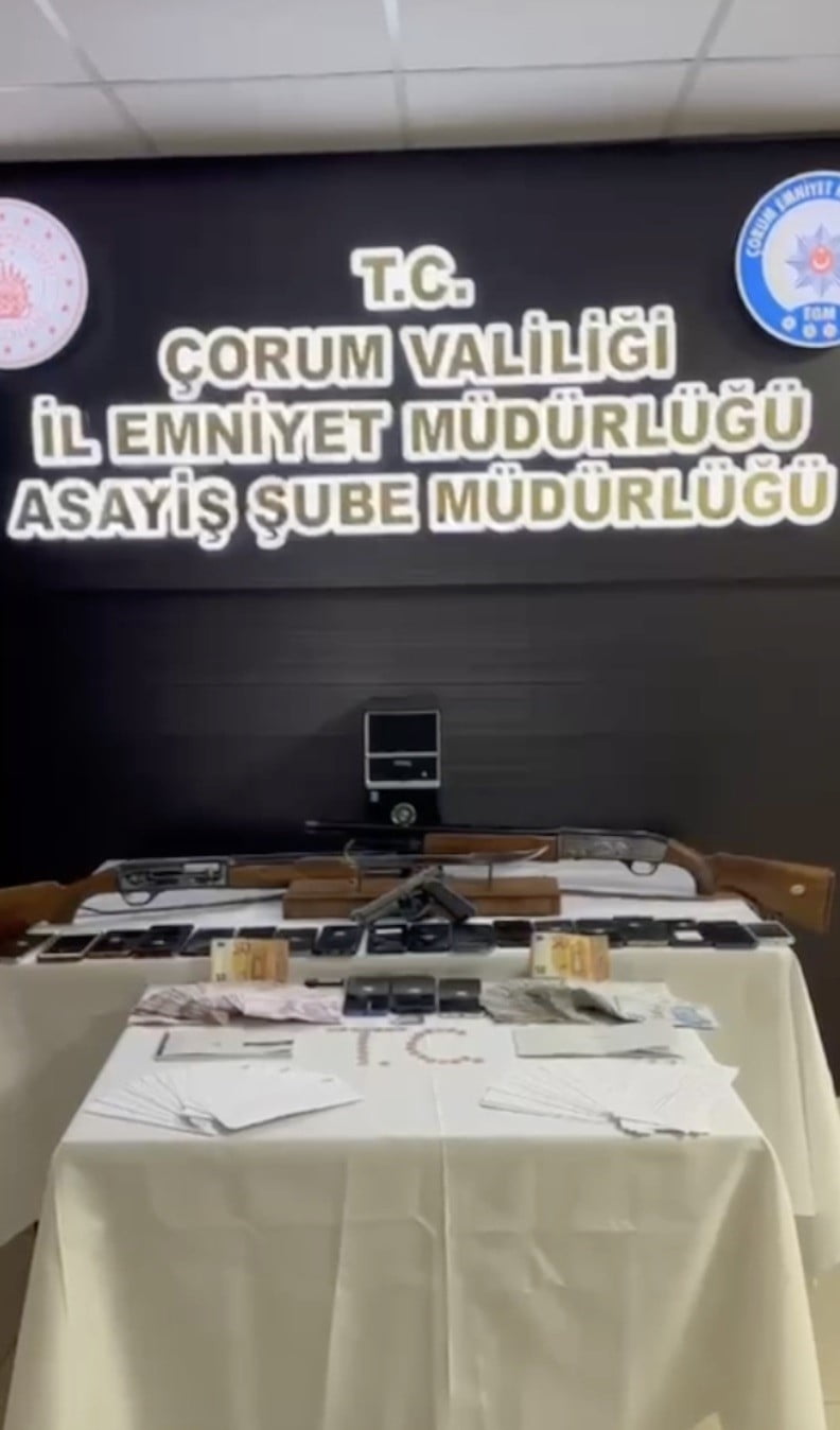 ÇORUM MERKEZLİ 5 İLDE DÜZENLENEN VE ARAÇ SATMAK İSTEYEN 55 VATANDAŞI "SENET HİLESİYLE" DOLANDIRAN...