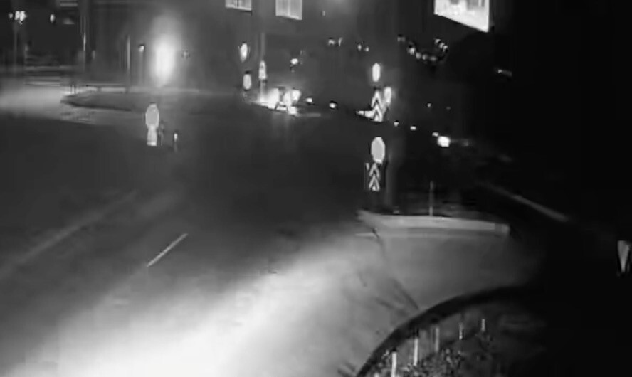 ÇORUM’UN ALACA İLÇESİNDE KIRMIZI IŞIKTA GEÇEN OTOMOBİL İLE TIR KAVŞAKTA ÇARPIŞTI. SÜRÜCÜLERİN YARA...