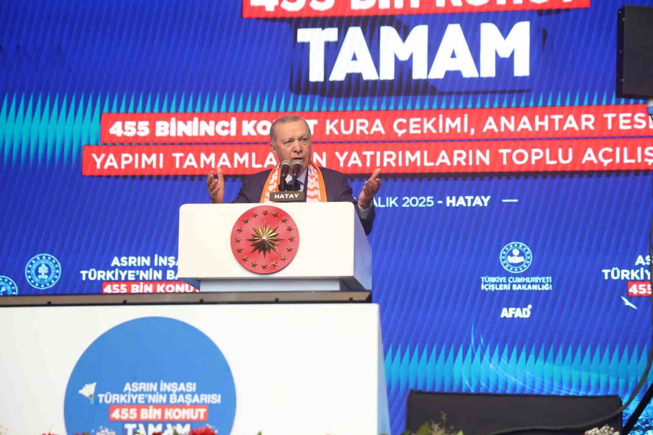 CUMHURBAŞKANI RECEP TAYYİP ERDOĞAN, HATAY’IN ANTAKYA İLÇESİNDE 455 BİNİNCİ AFET KONUTU TESLİM...