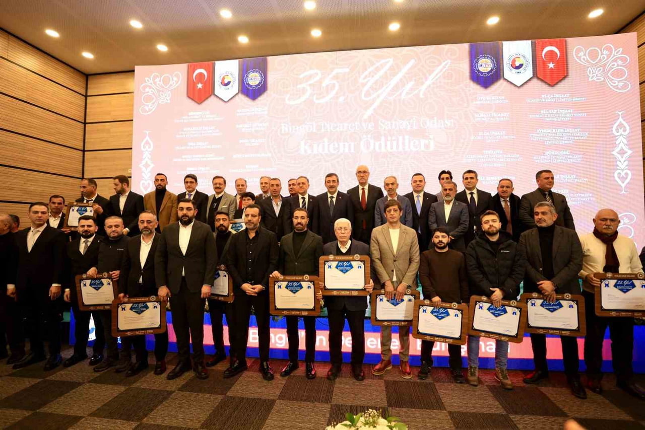 CUMHURBAŞKANI YARDIMCISI CEVDET YILMAZ, BİNGÖL‘ÜN DEĞERLERİ BULUŞMASI ÖDÜL TÖRENİ'NE...