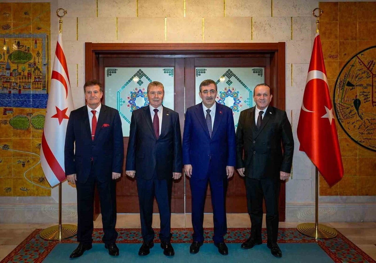 CUMHURBAŞKANI YARDIMCISI CEVDET YILMAZ KKTC BAŞBAKANI ÜNAL ÜSTEL’İ CUMHURBAŞKANI YARDIMCILIĞI...