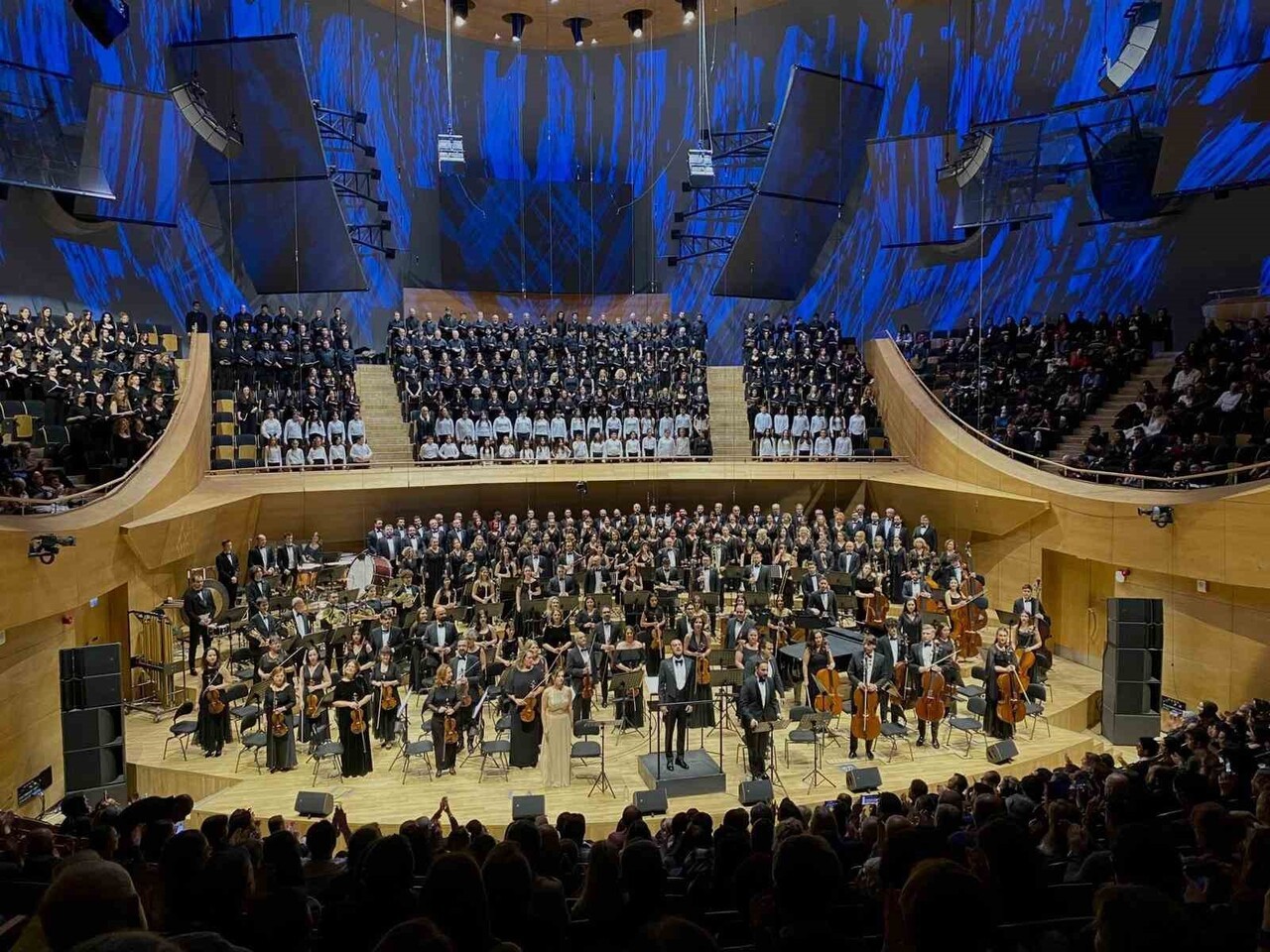 CUMHURBAŞKANLIĞI SENFONİ ORKESTRASI’NIN (CSO) 200. YILINDA, 14 ARALIK DÜNYA KORO GÜNÜ SEBEBİYLE...