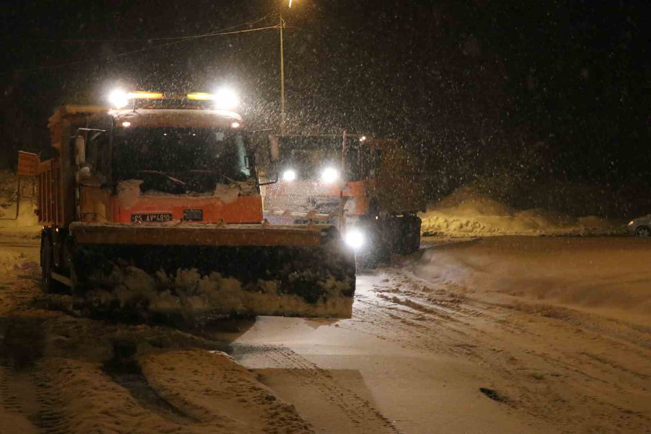 D-100 KARA YOLUNUN  BOLU DAĞI GEÇİŞİNDE KAR YAĞIŞI DEVAM EDİYOR. YEŞİL ALANLARDA KAR KALINLIĞI 30...