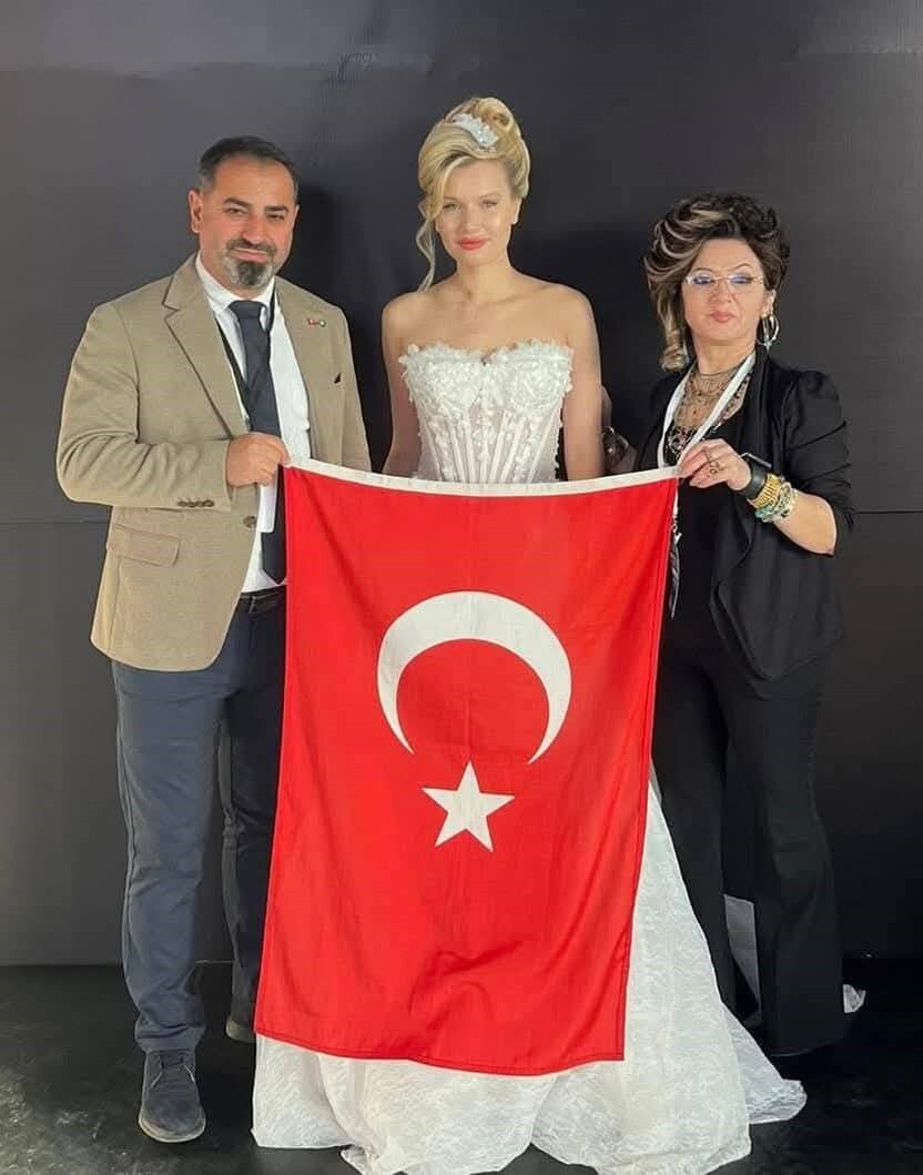 DAHA ÖNCE KATILDIĞI YARIŞMADA DÜNYA İKİNCİSİ OLAN DENİZLİLİ KADIN KUAFÖR, BU KEZ KATILDIĞI ASİAN...