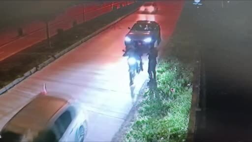 Dehşet saçan aracın polise çarpma anı kamerada