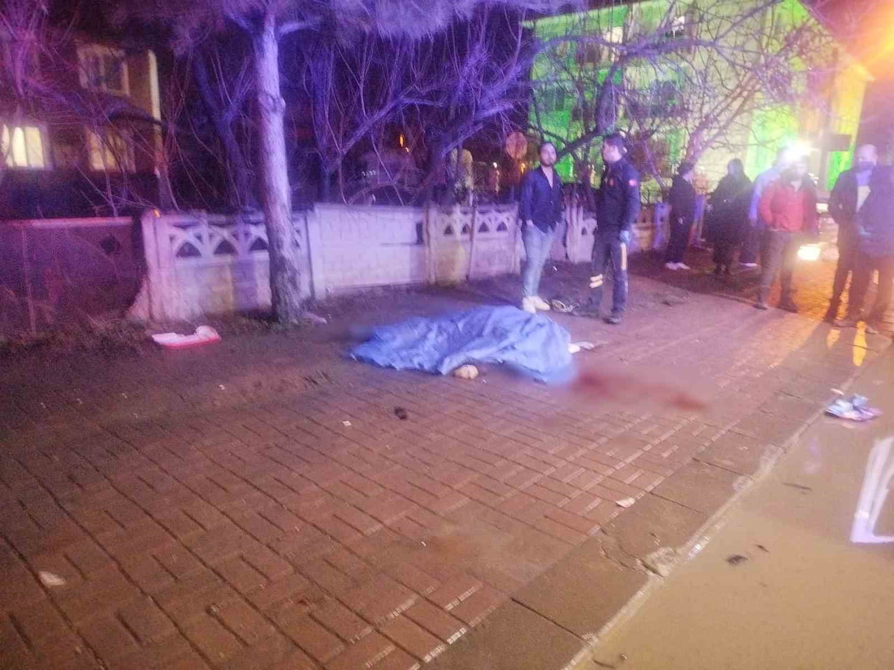 DENİZLİ'DE YAĞIŞLI HAVADA SÜRATLE SEYİR HALİNDE OLAN OTOMOBİL, YAŞLI KADININ KULLANDIĞI ELEKTRİKLİ...