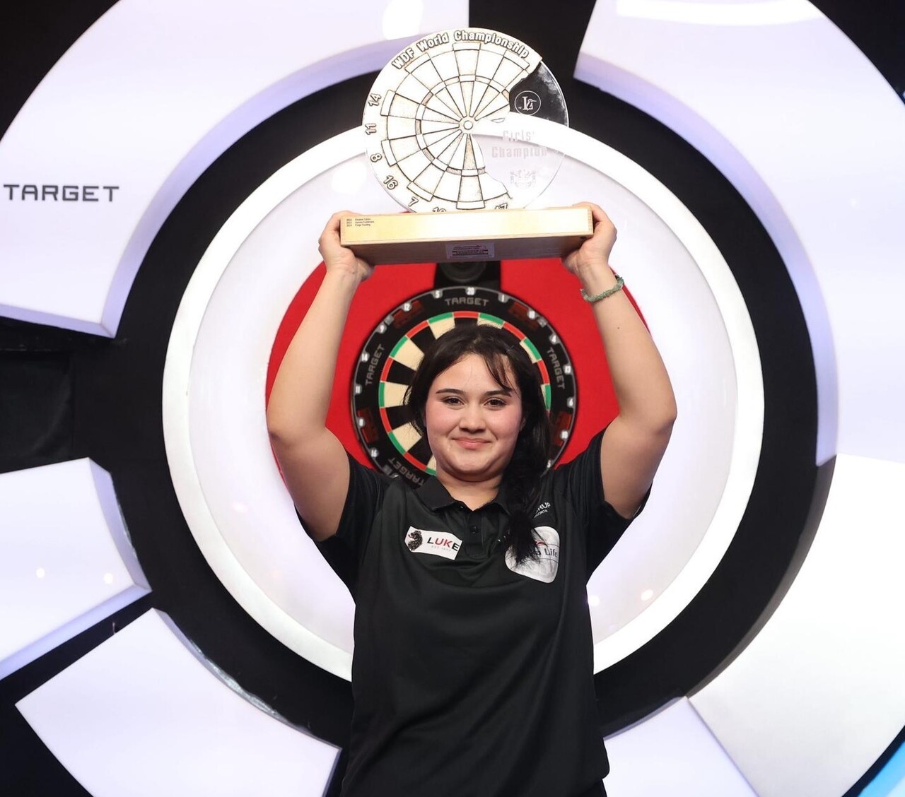 DENİZLİ'NİN GURURU MİLLİ DART SPORCUSU ZEHRA GEMİ, DÜNYA DART FEDERASYONUNUN (WDF) EN PRESTİJLİ...