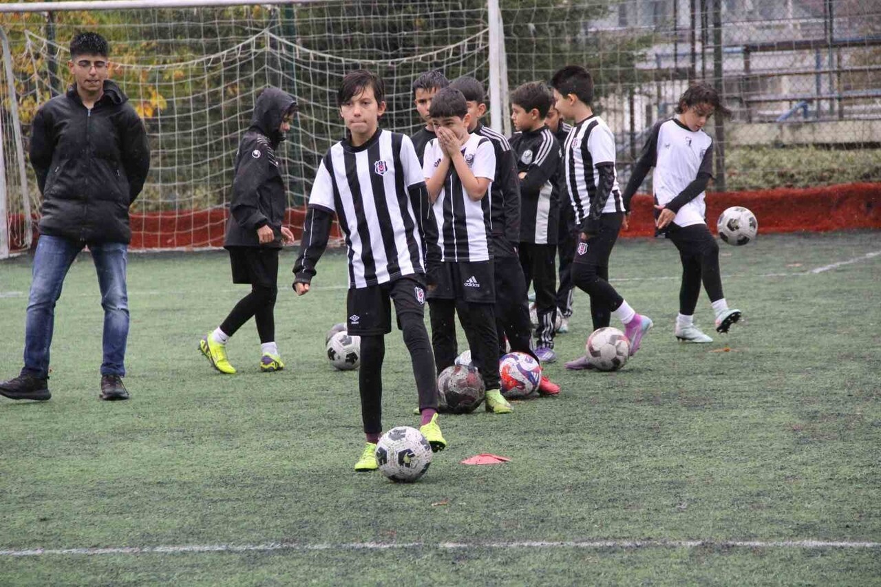 DENİZLİ’DE FAALİYET GÖSTEREN FUTBOL OKULLARI ARASINA YAKLAŞIK 15 AY ÖNCE KATILAN DENİZLİ PAMUKKALE...