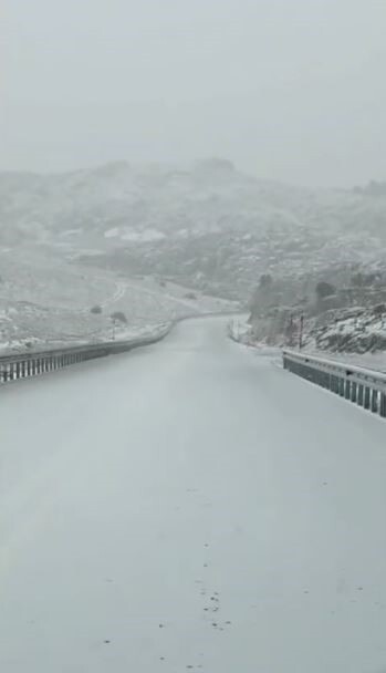 DENİZLİ’DE GÜNLERDİR DEVAM EDEN SAĞANAK YAĞIŞIN ARDINDAN YÜKSEK KESİMLERDE KAR YAĞIŞI...