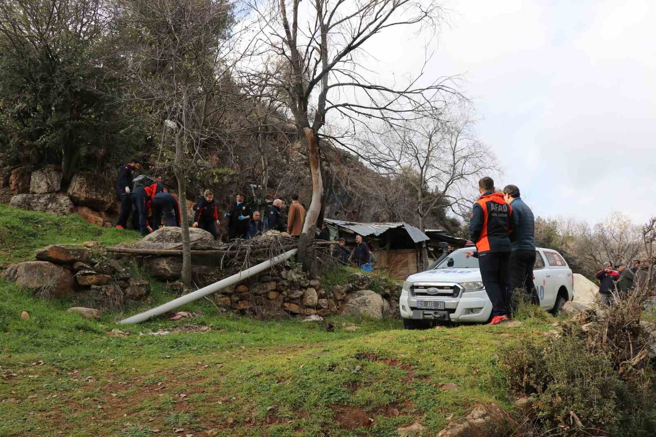 DENİZLİ’DE KAYIP OLARAK ARANAN 79 YAŞINDAKİ ALZHEİMER HASTASI ADAM, DERE KENARINDA ÖLÜ OLARAK...
