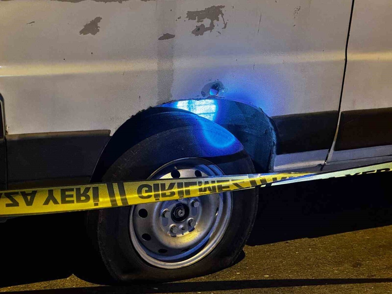 DENİZLİ’DE KİMLİĞİ BELİRSİZ KİŞİ YA DA KİŞİLER TARAFINDAN PARK HALİNDEKİ MİNİBÜSE SİLAHLI SALDIRI...