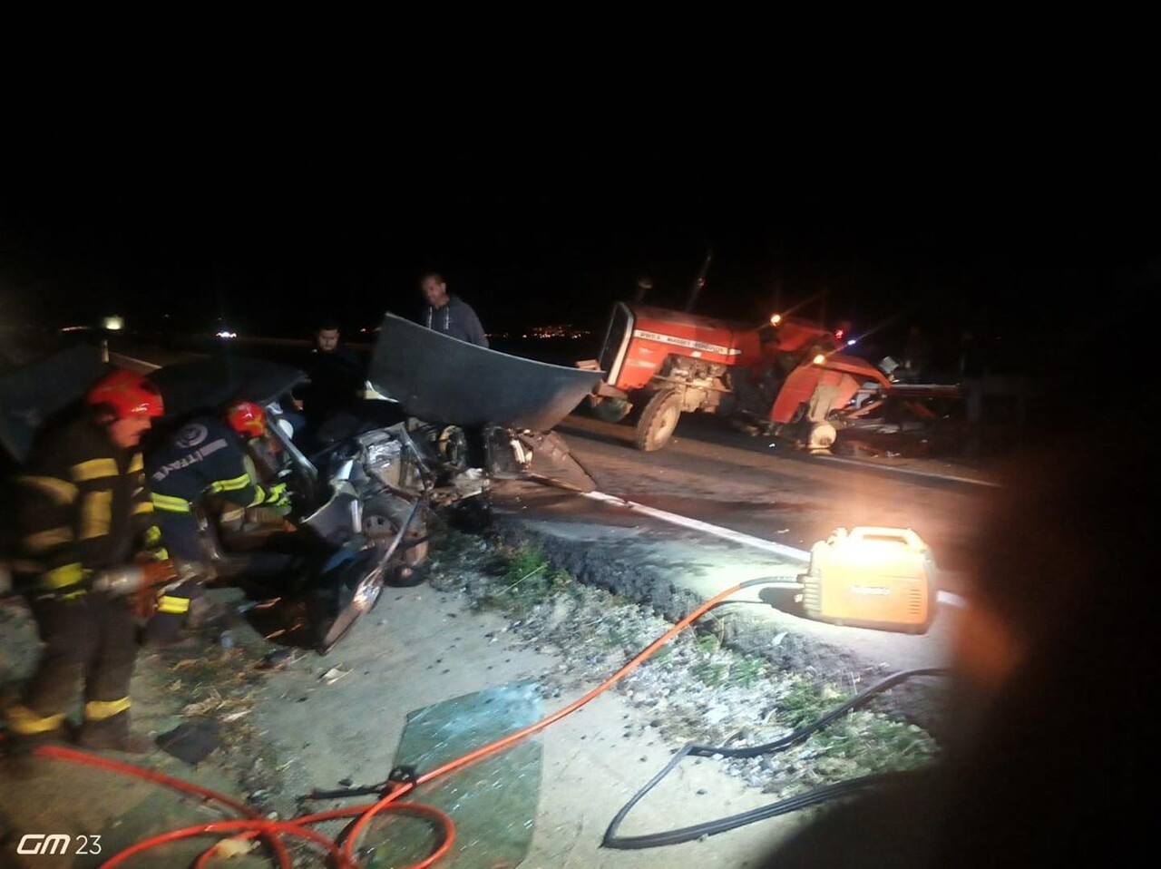 DENİZLİ’DE TRAKTÖR İLE OTOMOBİLİN ÇARPIŞMASI SONUCU MEYDANA GELEN KAZADA İİ ARAÇTA KULLANILAMAZ...