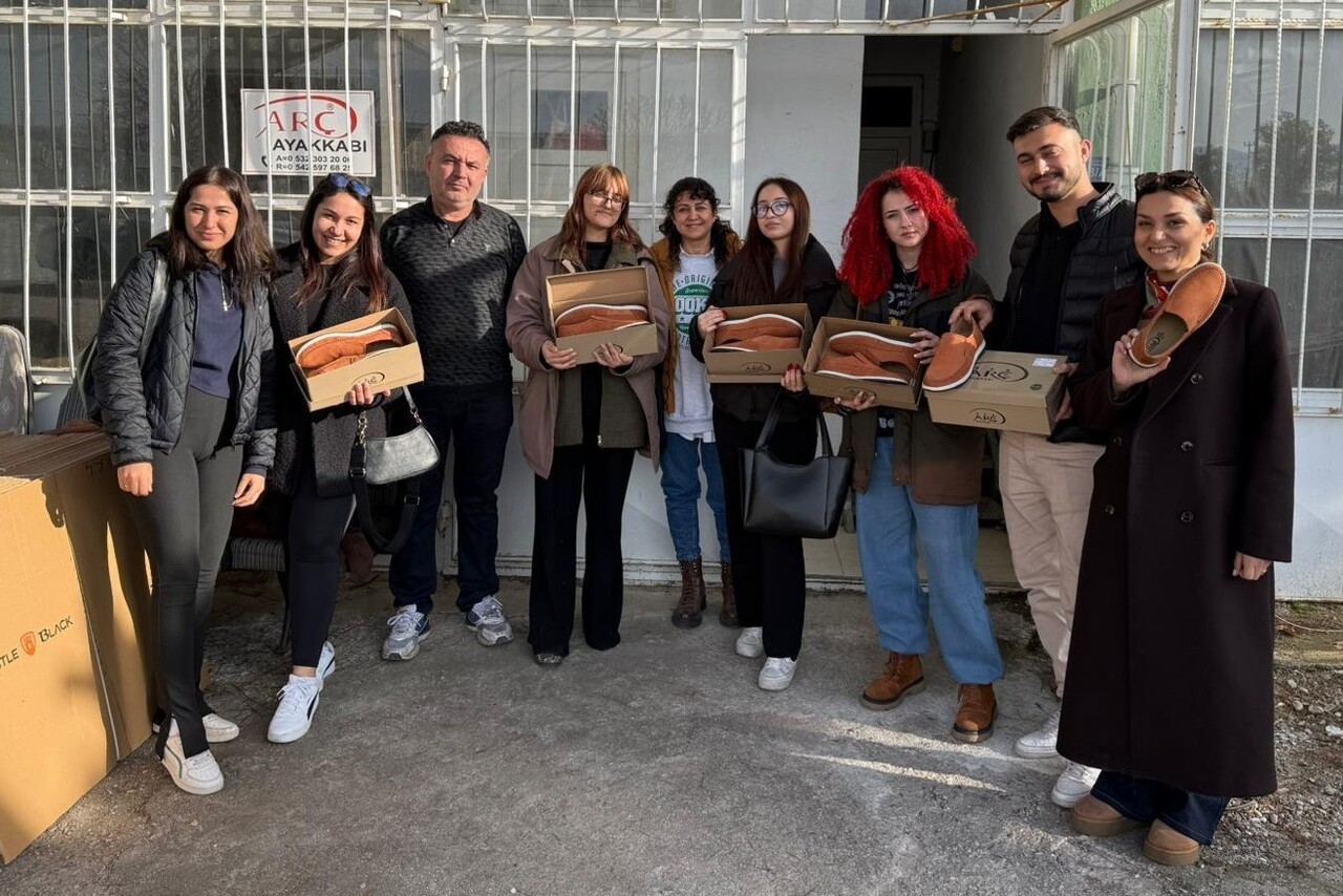 DENİZLİ’NİN ACIPAYAM İLÇESİNDE AYAKKABI TASARIM VE ÜRETİMİ PROGRAMI ÖĞRENCİLERİ TEKNİK GEZİ...