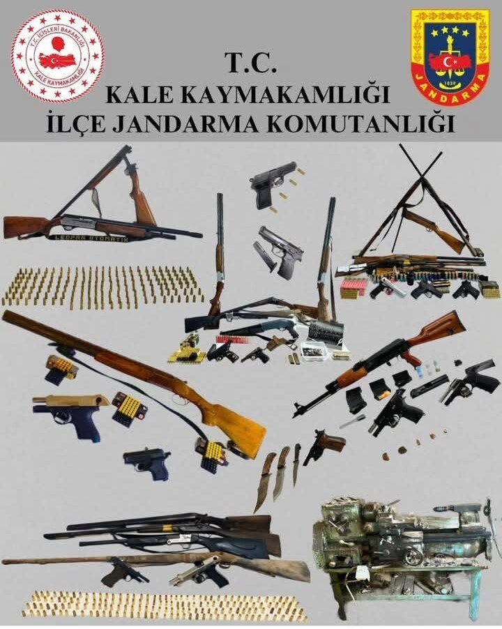 DENİZLİ’NİN KALE İLÇESİNDE DÜZENLENEN KAPSAMLI OPERASYONLAR NETİCESİNDE ÇOK SAYIDA SİLAH VE...