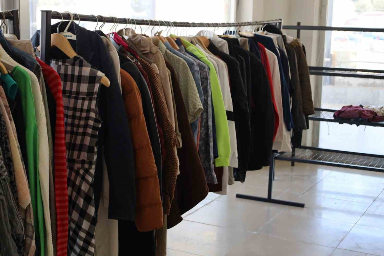 DENİZLİ’NİN KALE İLÇESİNDE YAŞAYAN İHTİYAÇ SAHİBİ VATANDAŞLARIN TEMEL İHTİYAÇLARINA DAHA HIZLI VE...