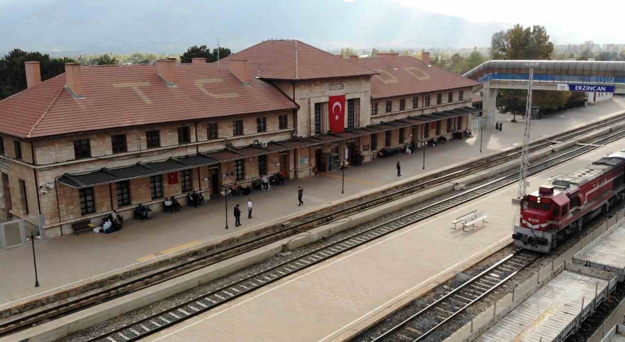 DEPREMLERE DİRENEN YAPI: ERZİNCAN TREN GARI