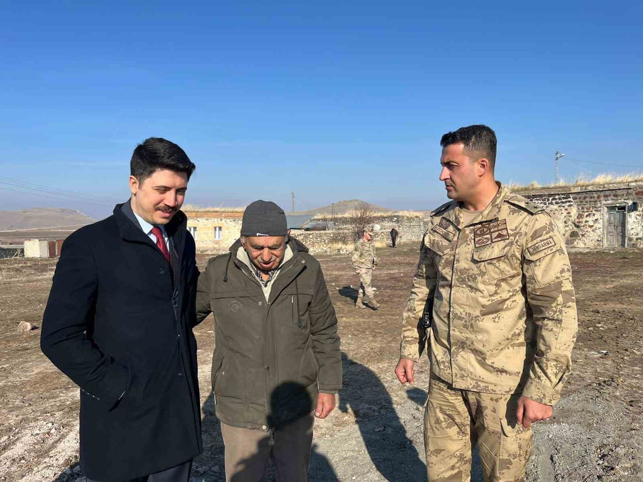 DİGOR KAYMAKAMI KAHRAMAN, GÖNÜLLERE DOKUNMAYA DEVAM EDİYOR(KARS-İHA)