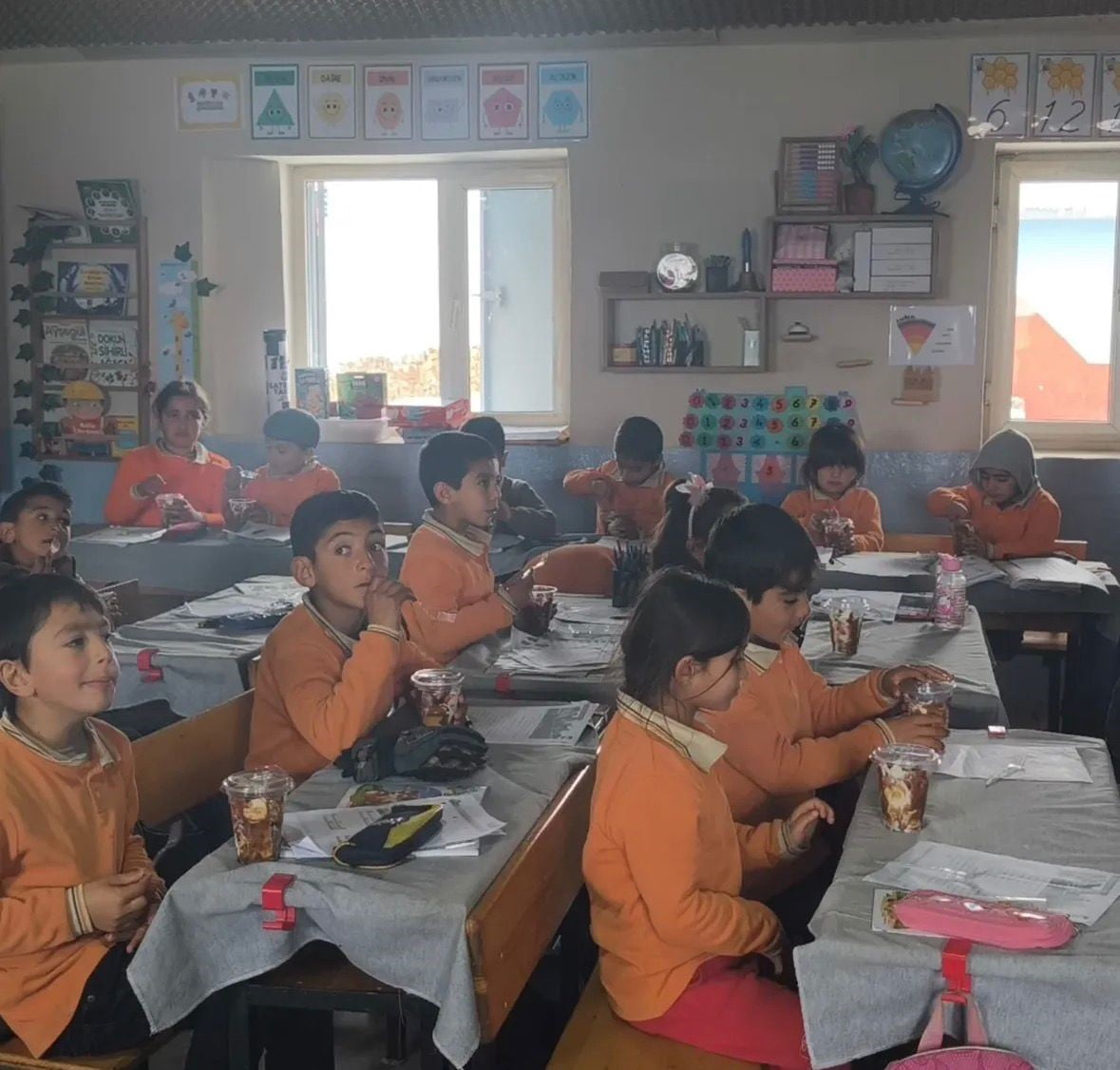 DİYADİN’DE KÖY OKULLARINDA ÖĞRENCİLERE WAFFLE SÜRPRİZİ