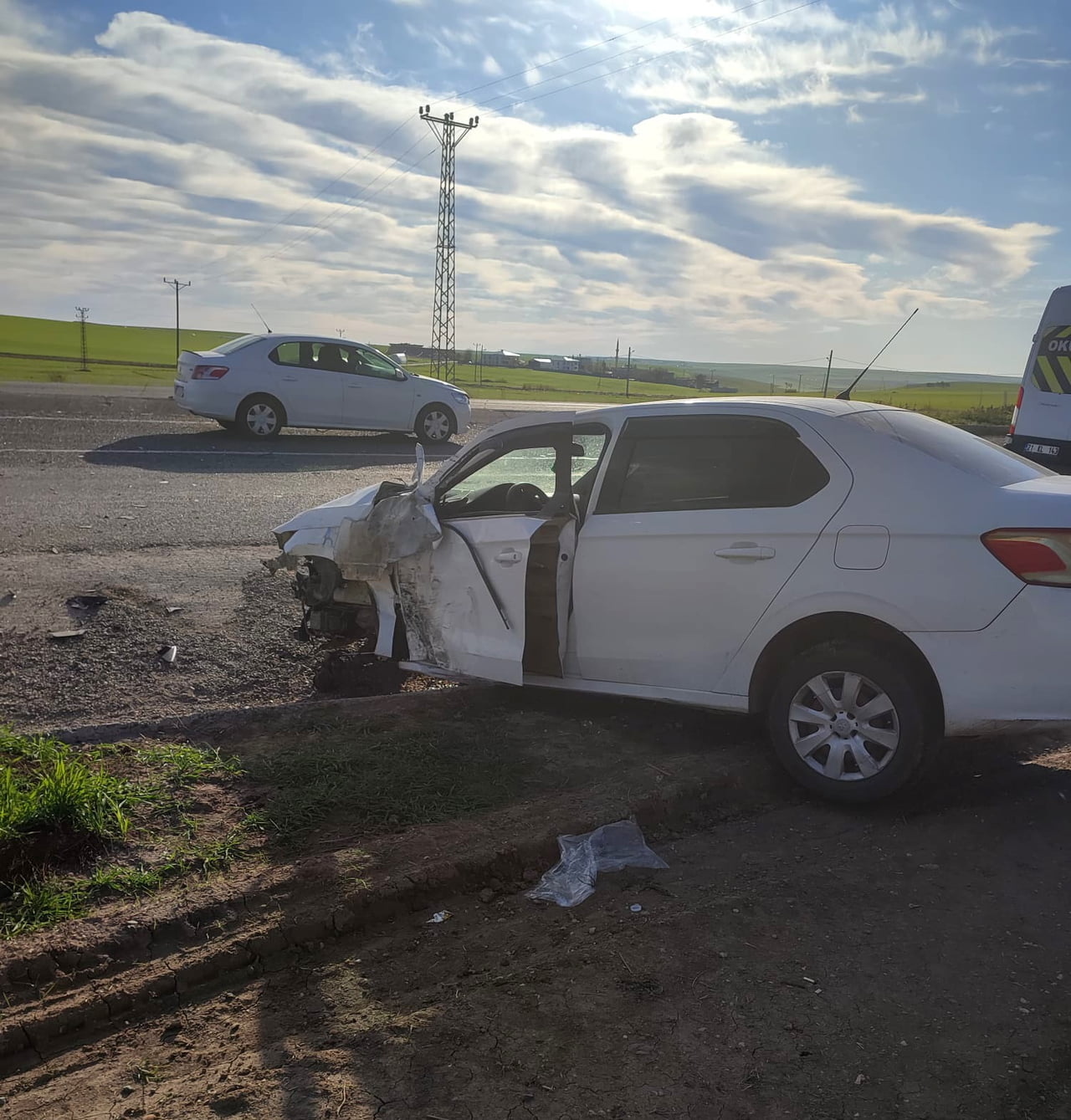 DİYARBAKIR'IN MERKEZ SUR İLÇESİNDE MİNİBÜS İLE OTOMOBİLİN ÇARPIŞTIĞI KAZADA 7 KİŞİ...