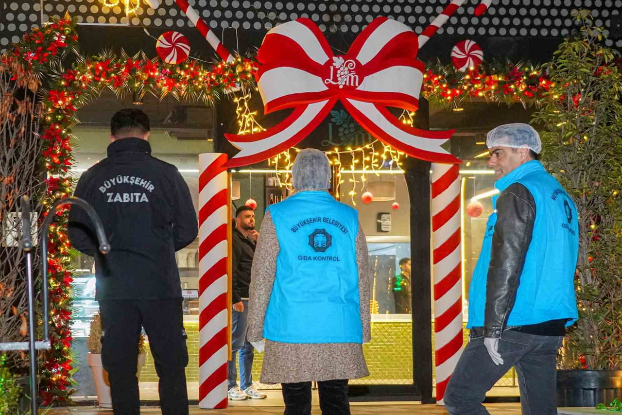 DİYARBAKIR BÜYÜKŞEHİR BELEDİYESİ, YILBAŞI ÖNCESİNDE VATANDAŞLARIN SAĞLIKLI VE GÜVENLİ BİR ORTAMDA...