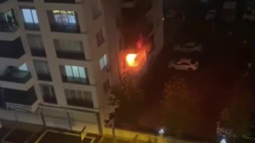 Diyarbakır’da ailesiyle tartışan şahıs evini ateşe verip çıktı, 3 kişi dumandan etkiledi