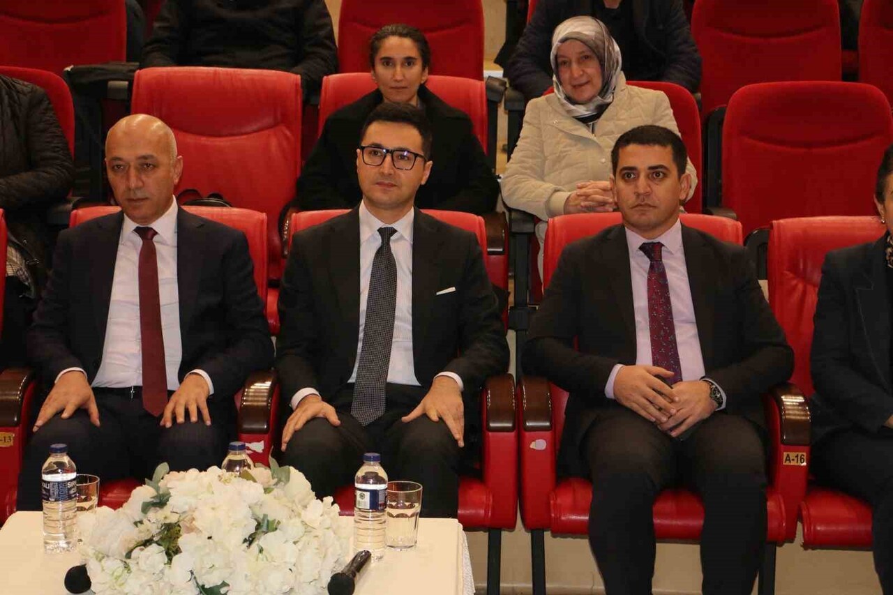 DİYARBAKIR’DA “CİMER UYGULAMALARI, VATANDAŞLA ETKİLİ İLETİŞİM VE SÜREÇ YÖNETİMİ EĞİTİMİ” PANELİ...