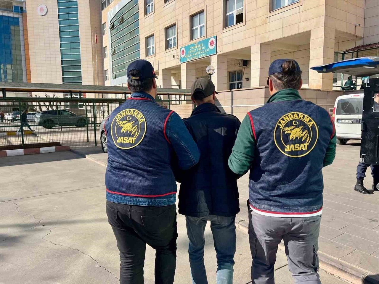 DİYARBAKIR’DA HAKLARINDA FARKLI SUÇLARDAN KESİNLEŞMİŞ HAPİS CEZASI BULUNAN 4 KİŞİ...