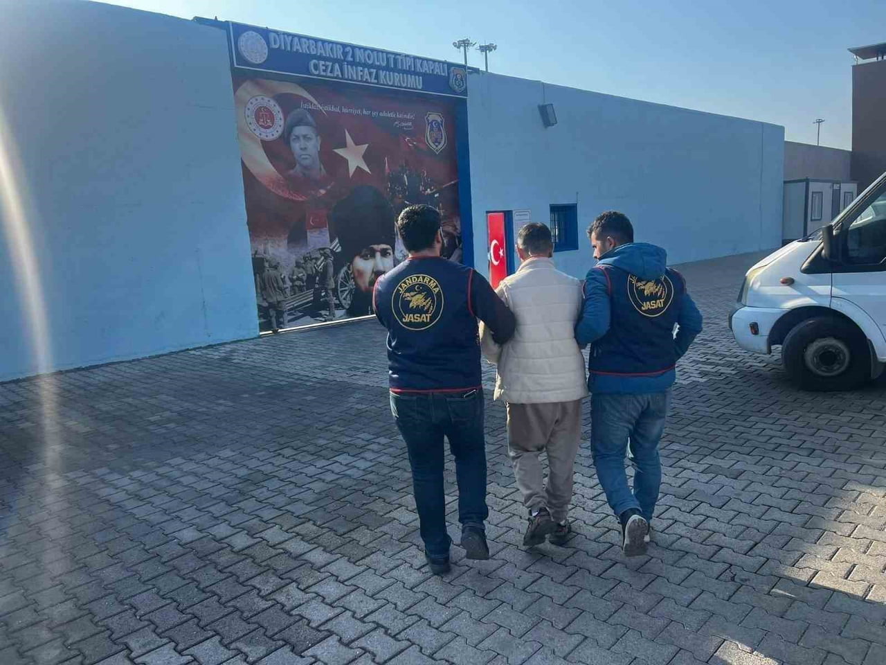 DİYARBAKIR’DA JANDARMA EKİPLERİNCE DÜZENLENEN OPERASYONLARDA HAKLARINDA KESİNLEŞMİŞ HAPİS CEZASI...