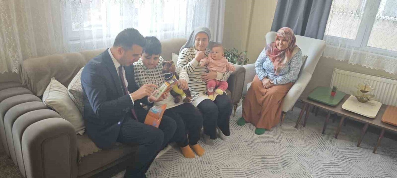 DİYARBAKIR’IN BAĞLAR İLÇE KAYMAKAMI NECDET ÖZDEMİR, 3 ARALIK DÜNYA ENGELLİLER GÜNÜ NEDENİ İLE...