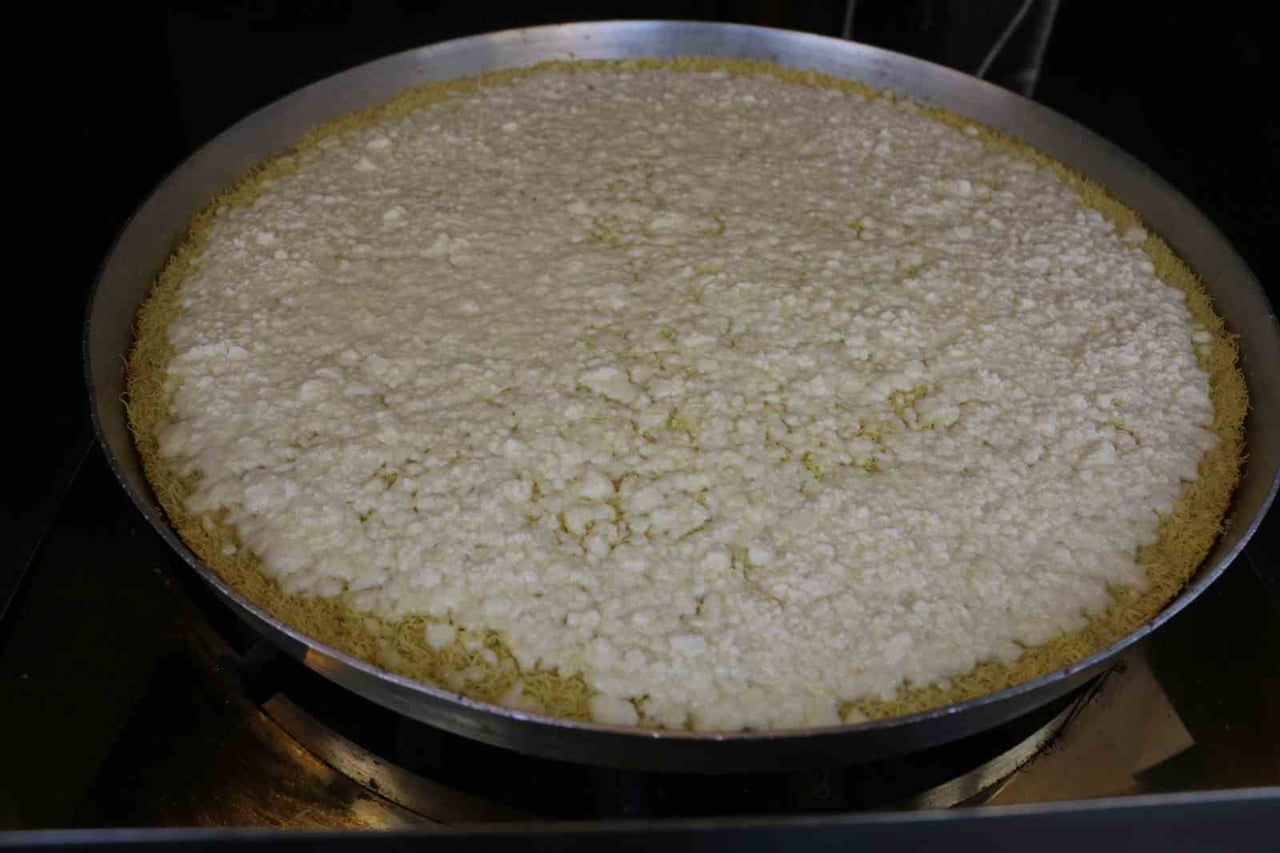 DİYARBAKIR’IN SUR İLÇESİNDE BULUNAN HACIBABA PASTANELERİ SUR ŞUBESİNDE GÜNLÜK ORTALAMA 60 TEPSİ...