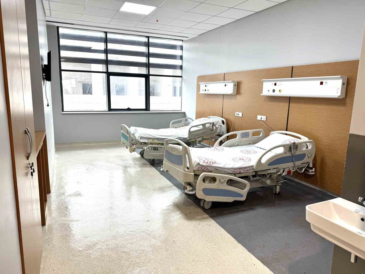 DİYARBAKIR KAYAPINAR ŞEHİR HASTANESİNDE YAPIM SÜRECİ HIZLA İLERLERKEN, ÖRNEK HASTA ODASI...