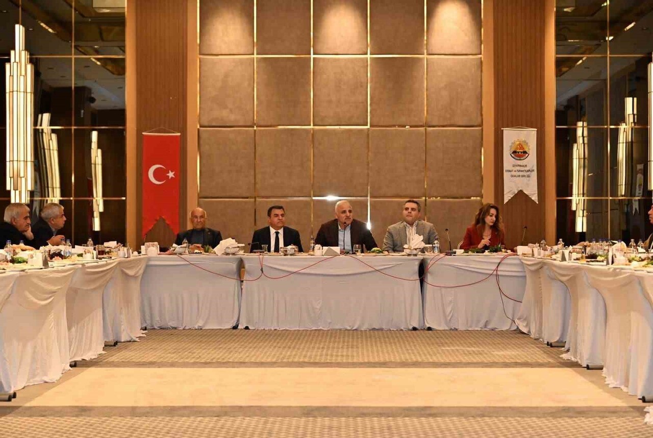 DİYARBAKIR VALİSİ MURAT ZORLUOĞLU, DİYARBAKIR ESNAF VE SANATKARLAR ODASINA (DESOB) BAĞLI ODA...