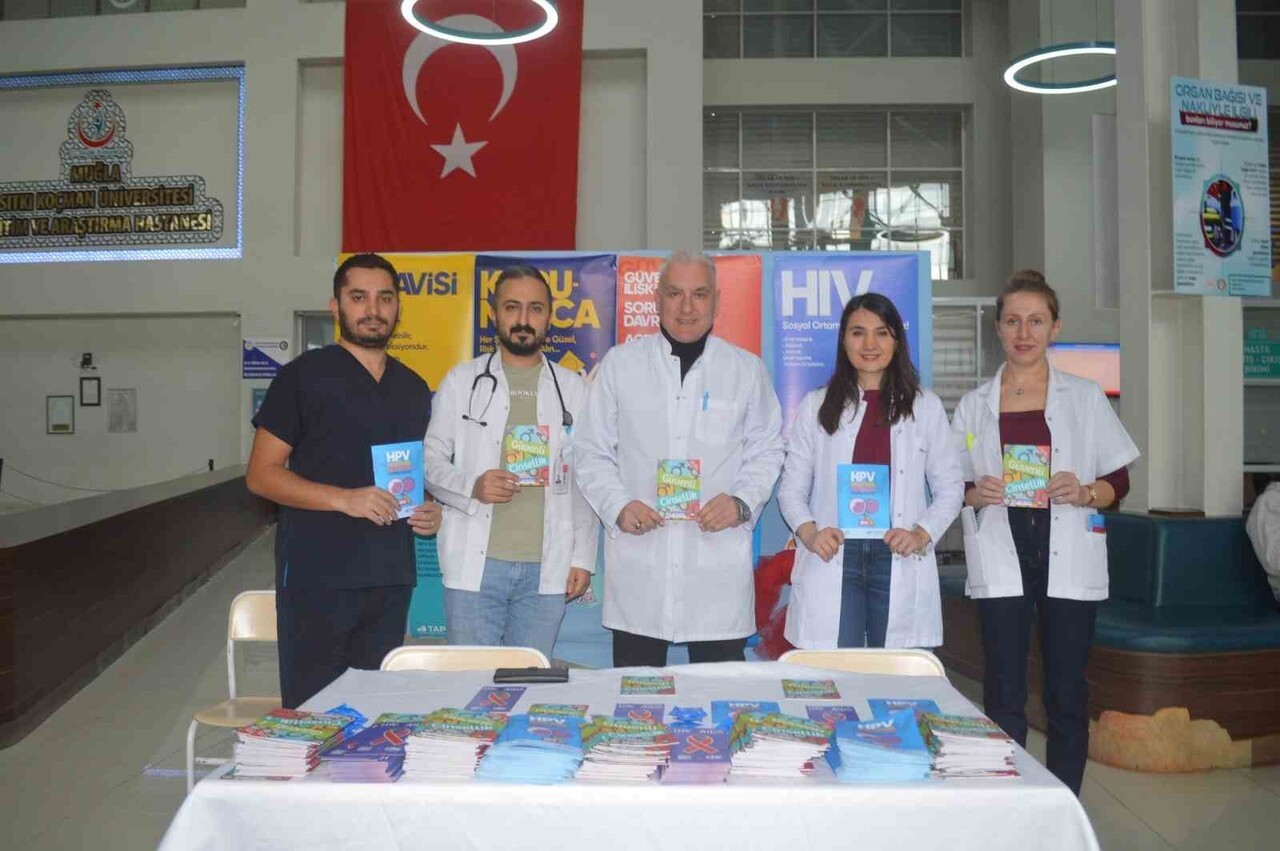 DÜNYA AIDS GÜNÜ’NDE MUĞLA'DA FARKINDALIK STANDI KURULDU